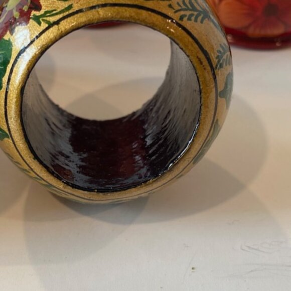 Vintage Painted wooden Holiday/ Christmas Napkin Rings. 7 Rings - Picture 8 of 10